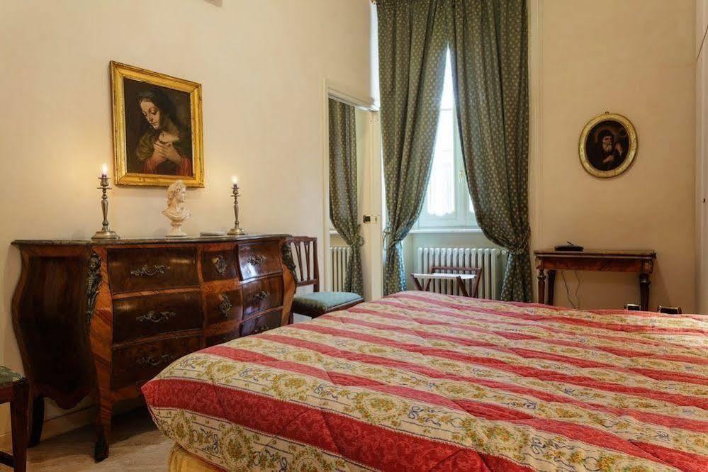 Ferienwohnung Dimora Storica Palazzo Marescalchi Belli Rom Exterior foto