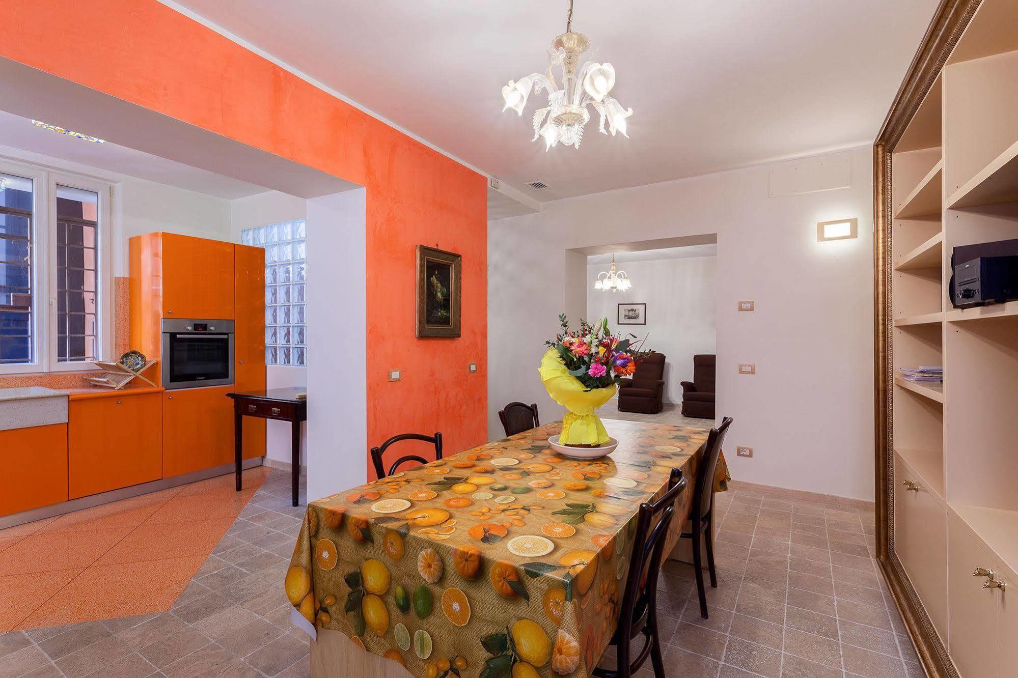 Ferienwohnung Dimora Storica Palazzo Marescalchi Belli Rom Exterior foto